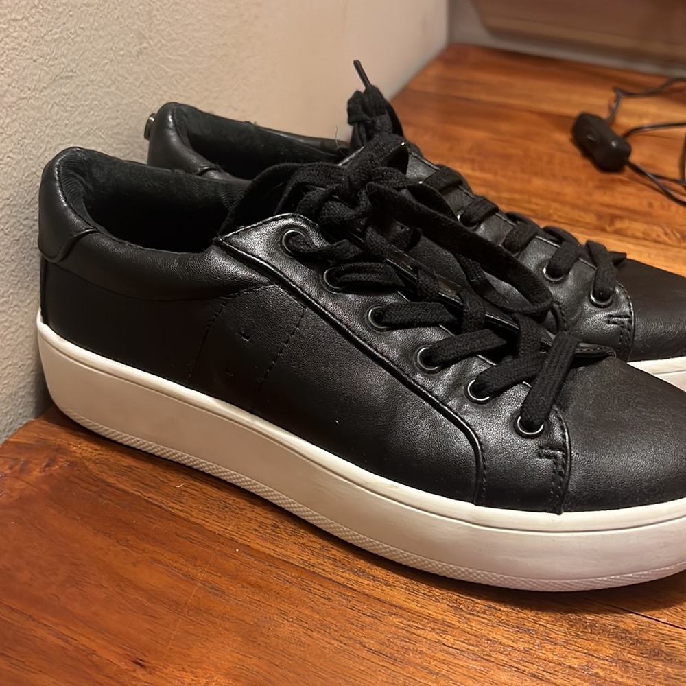 Black leather Steve Madden sneakers! - Picture 3 of 5